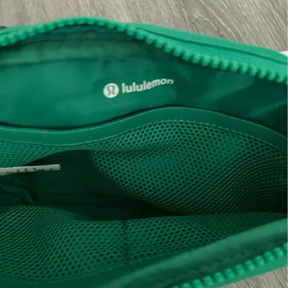 Lululemon Everywhere belt bag Fanny pack emerald ice green Fanny pack - Picture 6 of 11